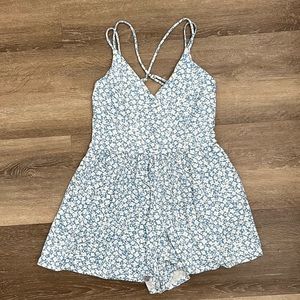 Urban Outfitters Blue/White Floral Romper with Pockets- Size Small